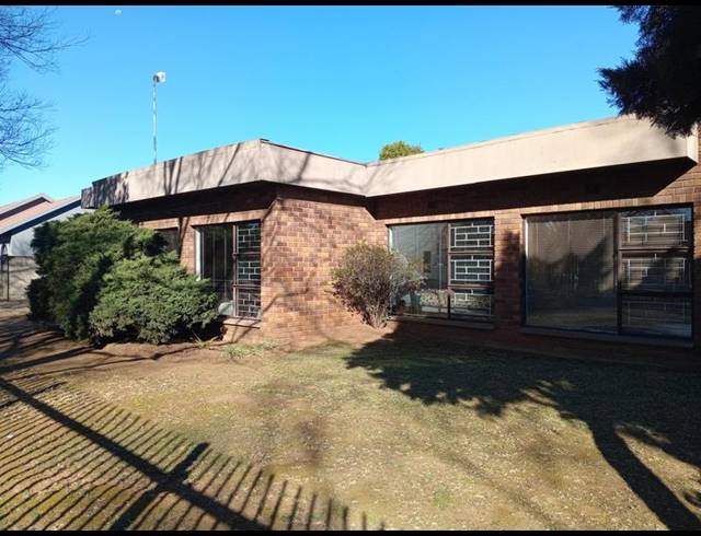 3 BEDROOM HOUSE FOR SALE IN VANDERBIJLPARK SW 2